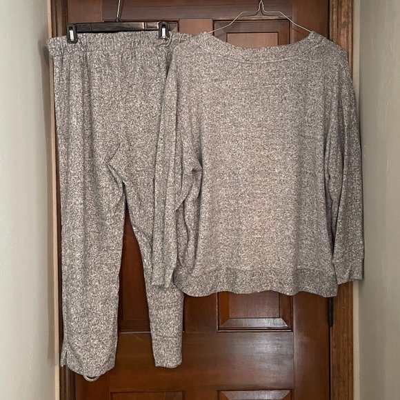 2-pc. set - size XL H&M gray sweatshirt and size Large H&M gray sweat pants - Picture 2 of 8